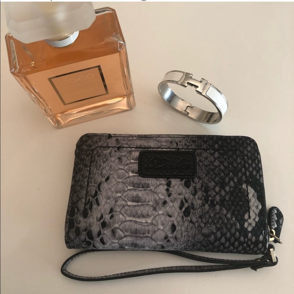 NWOT Lula wristlet faux snake print wallet zipper closure